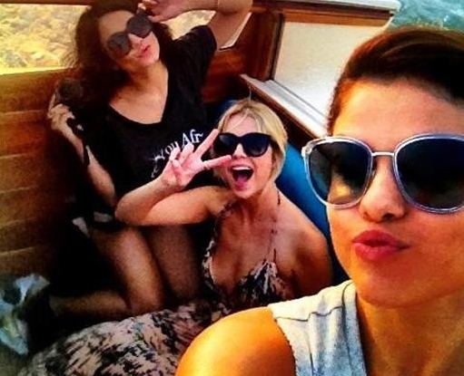 Selena Gomez Facebook Selena Gomez Facebook
